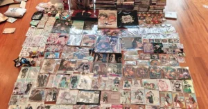 記事「「初めての日本旅行、大成功！」大量のグッズ買い込み写真が海外で話題に」のアイキャッチ
