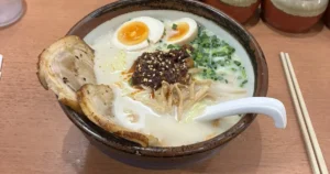 記事「「東京ではレストランを調べない」外国人旅行者、適当に歩いて入った店の飯が毎回神レベル＆6〜12ドルと話題に」のアイキャッチ